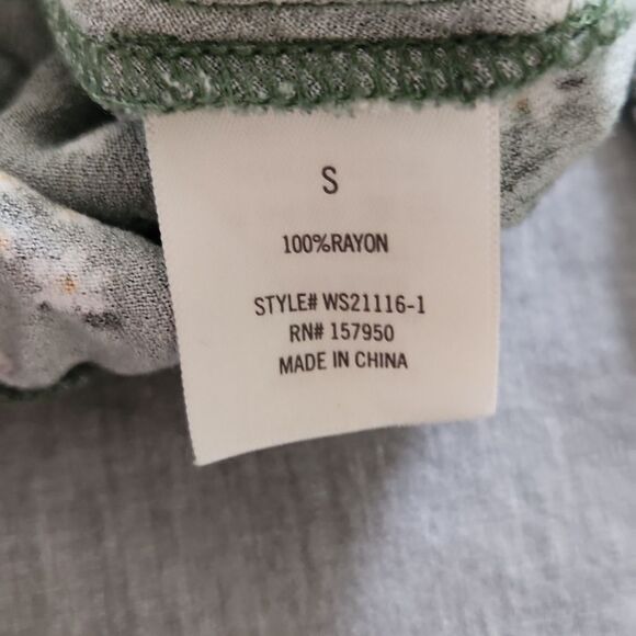 Mi Ami Green Floral Wrap Top Size S - Picture 8 of 11